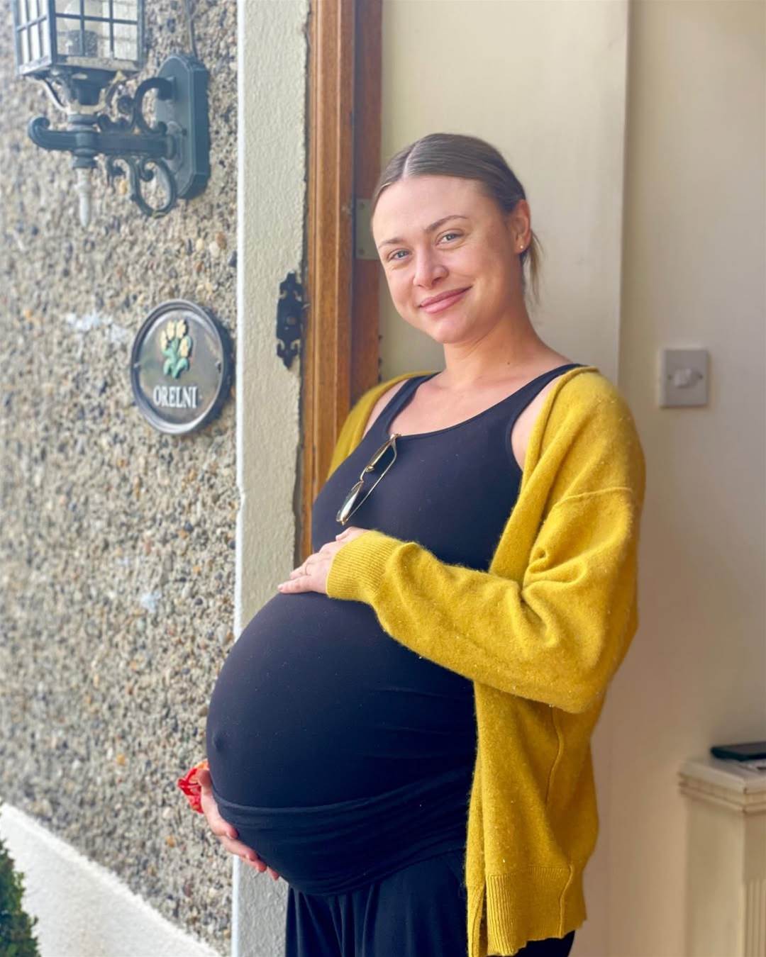 Y&R Star Hayley Erin Is Pregnant! Huge Baby Announcement Has Fans Cheering! 🎉👶