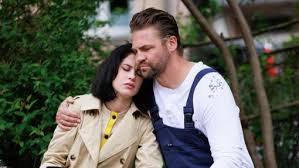 &bdquo;Unter uns&ldquo;-Vorschau heute: Sina wartet auf eine Reaktion von Rolf