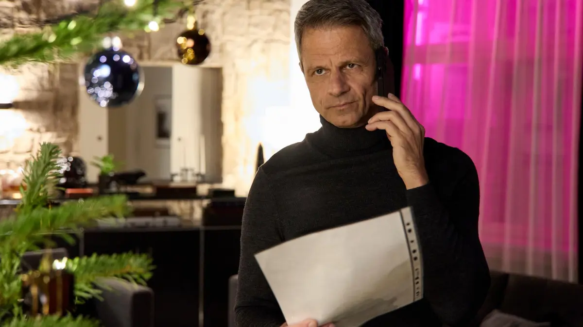 „Unter uns“-Folge 7779 auf RTL+: Benedikt treibt seine Rachepläne gegen Patrizia voran