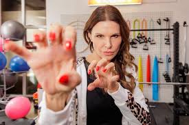 „Unter uns“ heute: Kann Theo Cecilia für sich gewinnen?