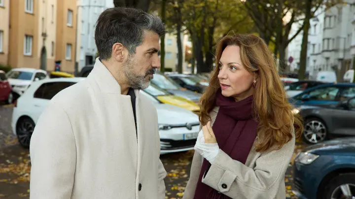 „Unter uns“-Folge 7798 auf RTL+: Britta gerät bei der Pflege ihrer Mutter an ihre Grenzen