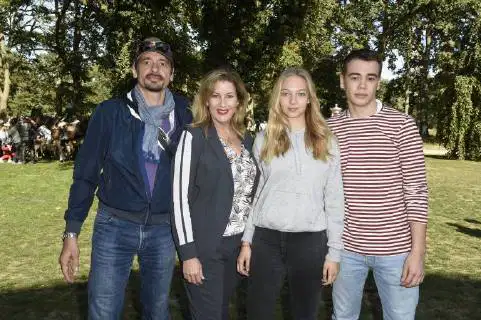 Warum “In aller Freundschaft”-Star Alexa Maria Surholt erst nach 28 Jahren geheiratet hat