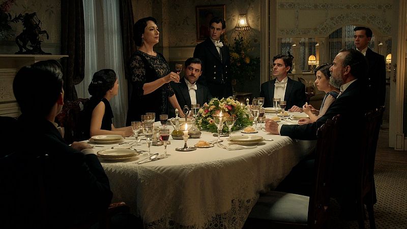 Angela acepta su compromiso en ‘La Promesa’. ¡Así ha sido la pedida de Lorenzo con Curro presente!