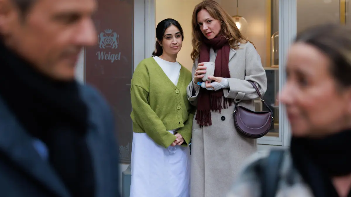 „Unter uns“-Vorschau vom 16.01.25 auf RTL+: Dana drängt sich zwischen Ute und Ferhat