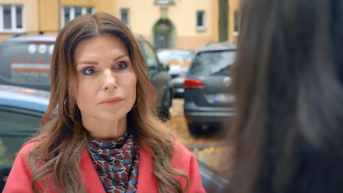 „Unter uns“-Vorschau auf RTL+: Britta hilft Naomi und Paco auf die Sprünge