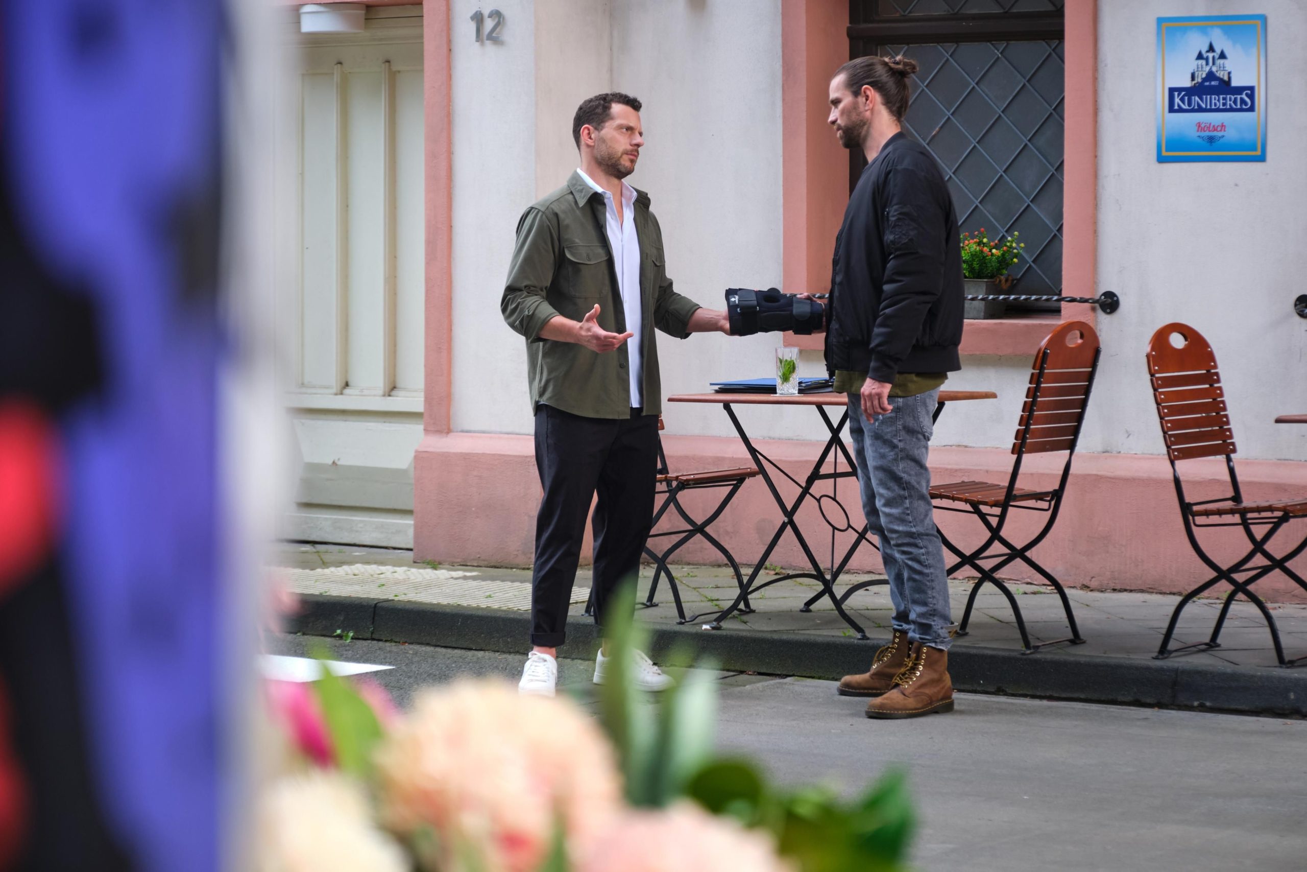 „Unter uns“-Vorschau vom 12.01.25 auf RTL+: Baris trifft eine harte Entscheidung