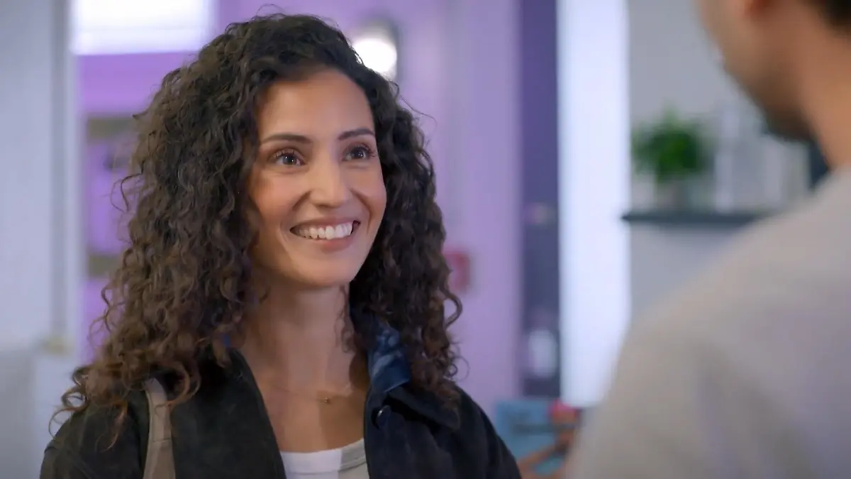 „Unter uns“-Vorschau auf RTL+: Naomi gibt Paco eine Abfuhr