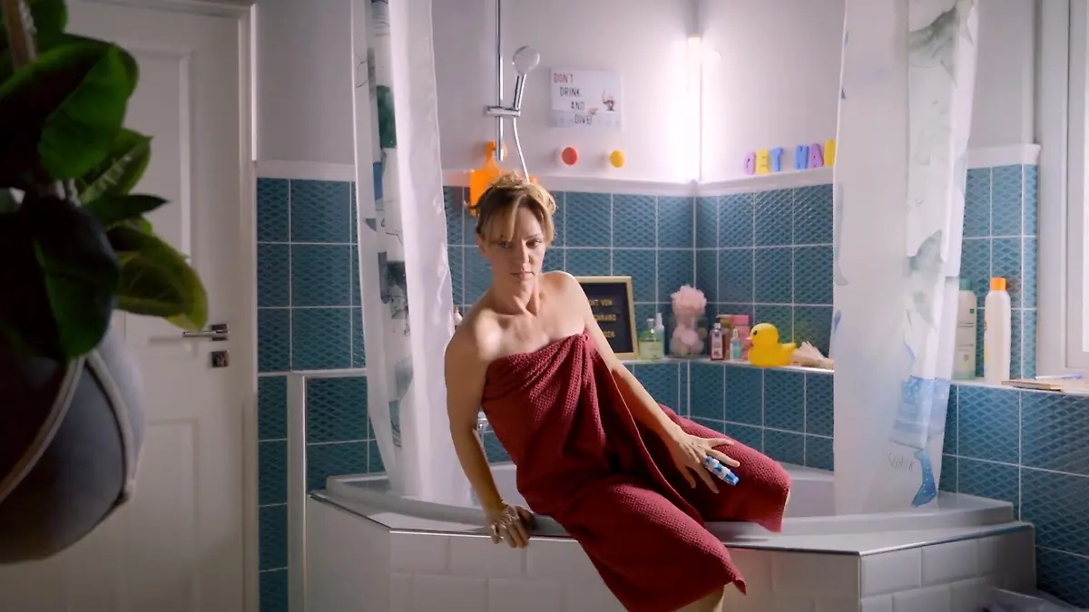 „Unter uns”-Vorschau heute auf RTL+: Dana will Ferhat verführen