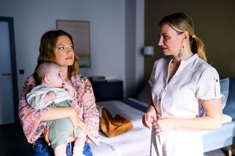 Alles was zählt (AWZ) bei RTL: Babyschrei ändert alles! Simone plötzlich Oma