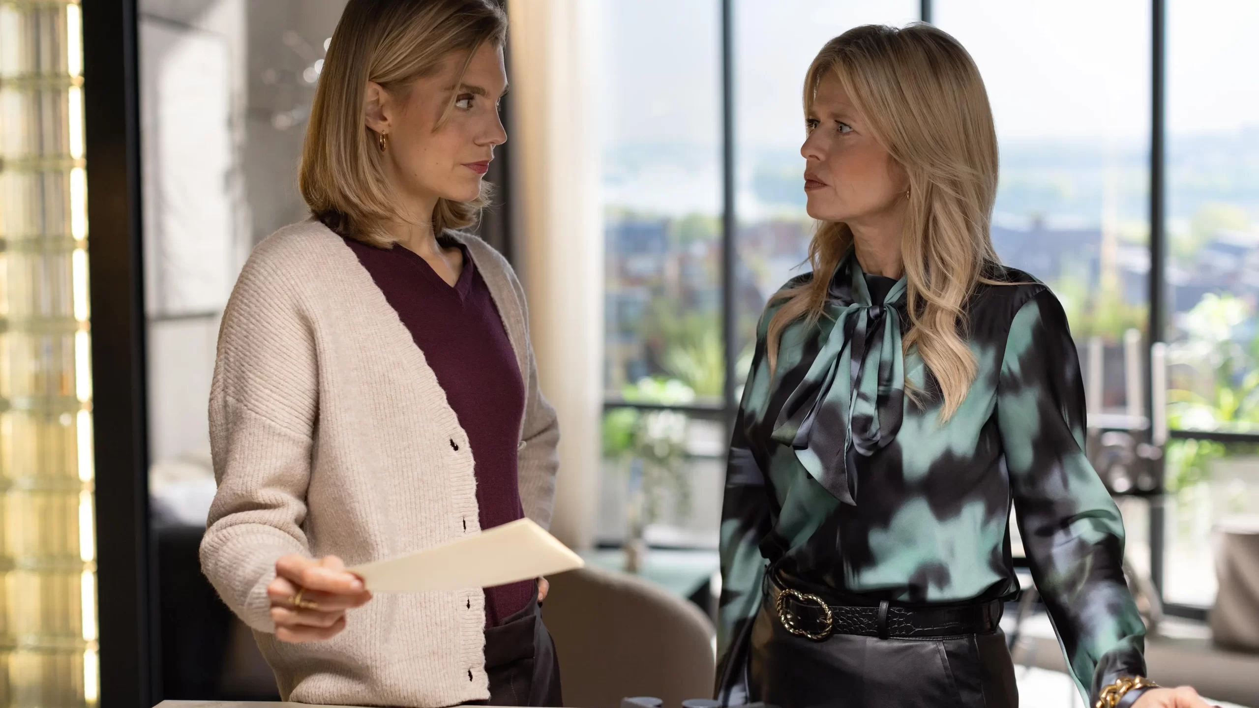 „Unter uns“-Folge 7807 auf RTL+: Stella gibt sich Patrizia gegenüber ahnungslos