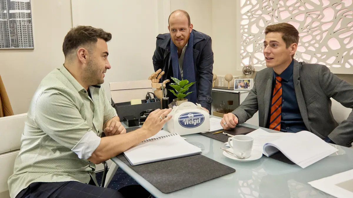 „Unter uns” am 14.05.25 im TV: Was haben Benedikt und Ringo wirklich mit Easy vor?