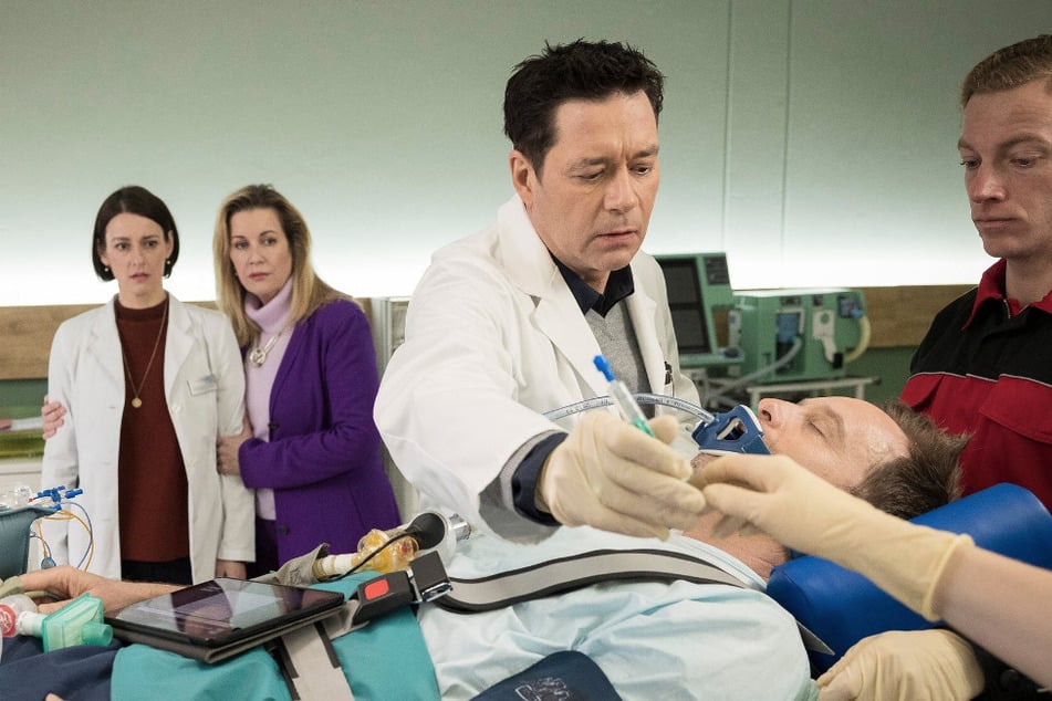 In aller Freundschaft: Dr. Kai Hoffmann schwer verletzt zurück in der Sachsenklinik!