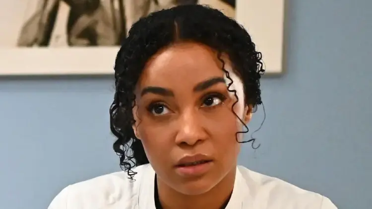 „Alles was zählt“: Mika bricht in Imanis Wohnung ein – ist sie in Gefahr?