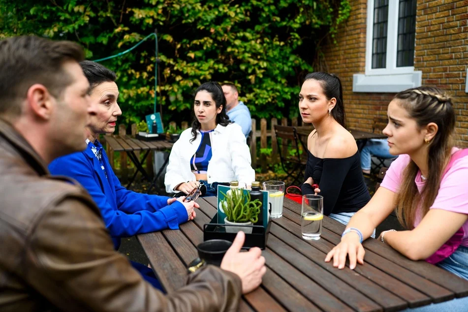 Alles was zählt (AWZ) bei RTL: Babyschrei ändert alles! Simone plötzlich Oma