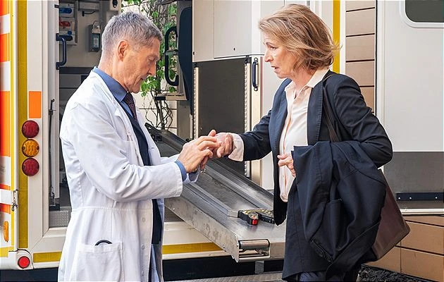 In aller Freundschaft: Folge 1118: Betrüger und Betrogene (S28/E30)