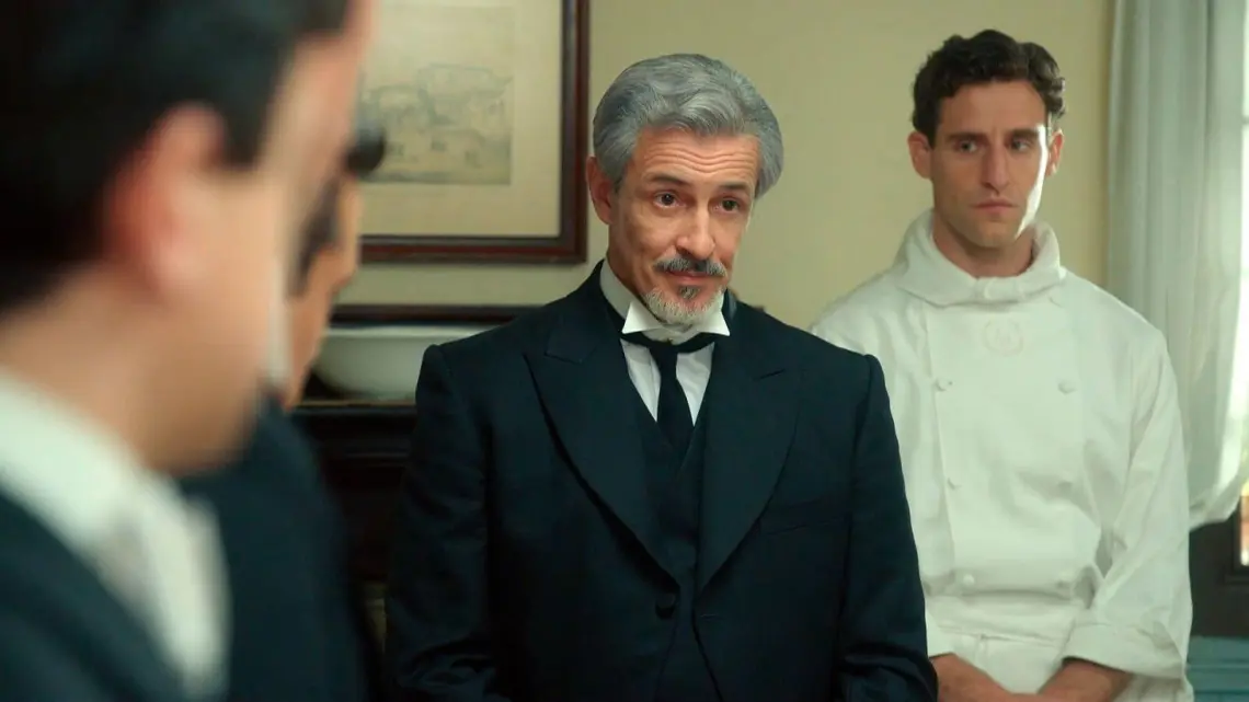 ‘La Promesa’ acaba la semana con Cristóbal en la cuerda floja: ¿acabará siendo despedido?