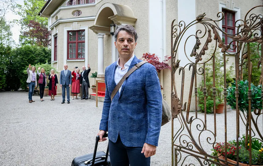 „Sturm der Liebe“: ER sichert sich völlig unerwartet Roberts Anteile am Fürstenhof