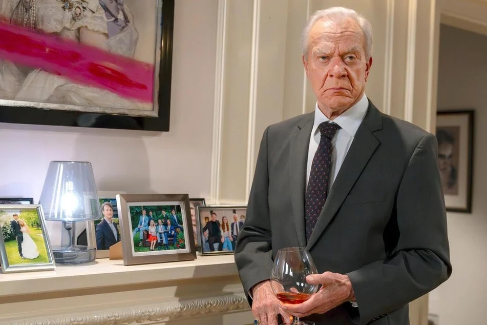 “Sturm der Liebe”-Werner muss bangen: Wird er das Hotel für immer verlieren?